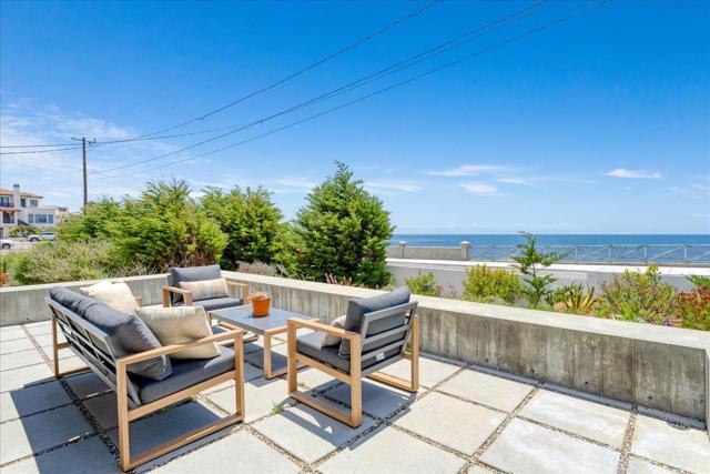 1004 W Cliff Drive, Santa Cruz CA: https://media.crmls.org/mediaz/8cb557aa-9b72-495e-99ce-105b40dba387.jpg