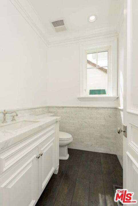 10338 Keswick Avenue, Los Angeles CA: https://media.crmls.org/mediaz/8cb59038-afd5-43e8-ac08-6d311dec222b.jpg