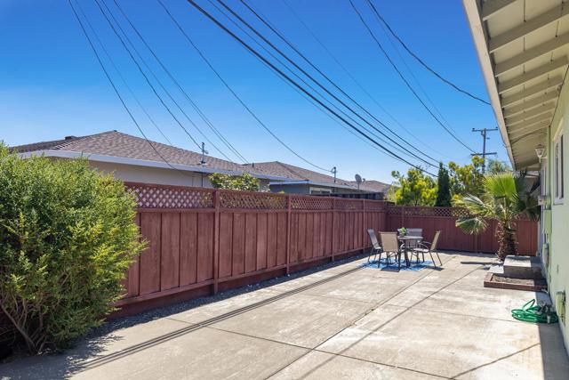 2225 Salisbury Way, San Mateo CA: https://media.crmls.org/mediaz/8cb5e0d6-27a8-4914-900f-e7103a7a3220.jpg