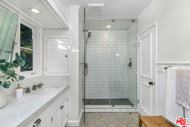10155 Valley Spring Lane, Toluca Lake CA: https://media.crmls.org/mediaz/8cb5f194-d8b0-450f-84a2-33c82a20cc78.jpg