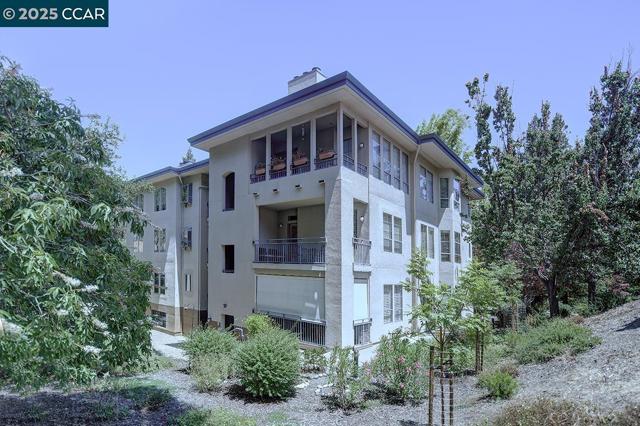 5920 Horsemans Canyon Dr, Walnut Creek CA: https://media.crmls.org/mediaz/8cb6232c-7b1f-4a12-ade7-653403a7567a.jpg