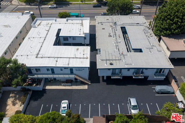 Image 34 of 52 For 15115 Victory Boulevard