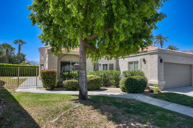 48211 Vista De Nopal, La Quinta CA: https://media.crmls.org/mediaz/8cb6e983-795f-4366-bfe5-f5b5bf2cee73.jpg