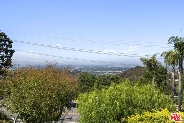 14330 Mulholland Drive, Los Angeles CA: https://media.crmls.org/mediaz/8cb716da-8aae-4118-b100-835dcc0f8c8f.jpg