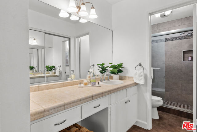 1885 Veteran Avenue, Los Angeles CA: https://media.crmls.org/mediaz/8cb71b0a-0d66-4879-87d2-45e208b5087d.jpg