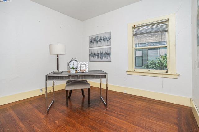 925 GRANDVIEW AVE, Martinez CA: https://media.crmls.org/mediaz/8cb75253-0691-470d-b20b-28b0fd7890c4.jpg