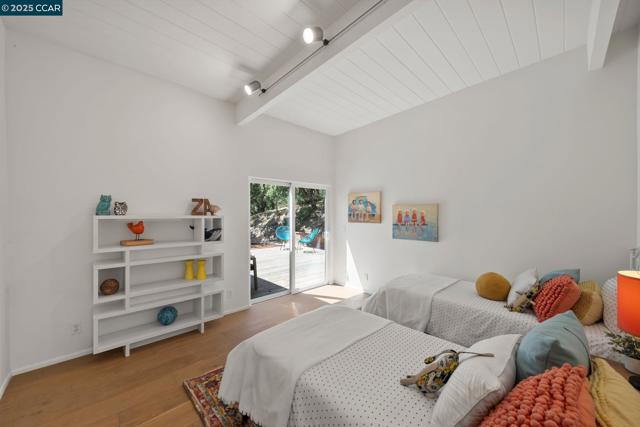 233 Melody Ln, Orinda CA: https://media.crmls.org/mediaz/8cb755af-f6b6-4341-8295-d24100f0cb4c.jpg
