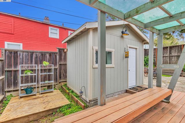 2019 E St, Hayward CA: https://media.crmls.org/mediaz/8cb7e04c-ebcd-40c8-a216-bb2839508a44.jpg