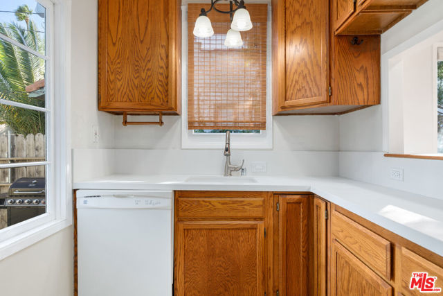 912 Victoria Avenue photo 13