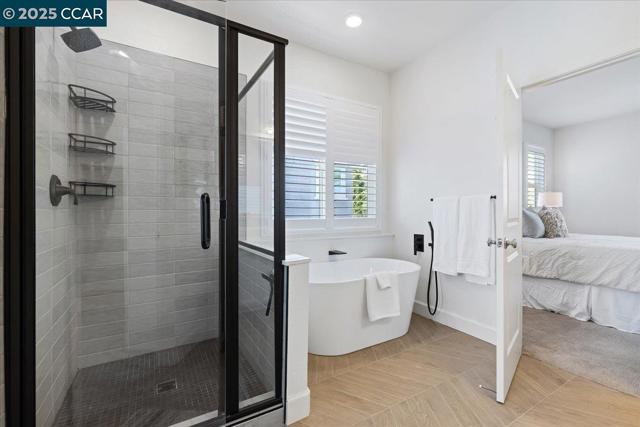 2097 Salice Way, Brentwood CA: https://media.crmls.org/mediaz/8cb81268-680e-4213-b23a-e2521937100c.jpg