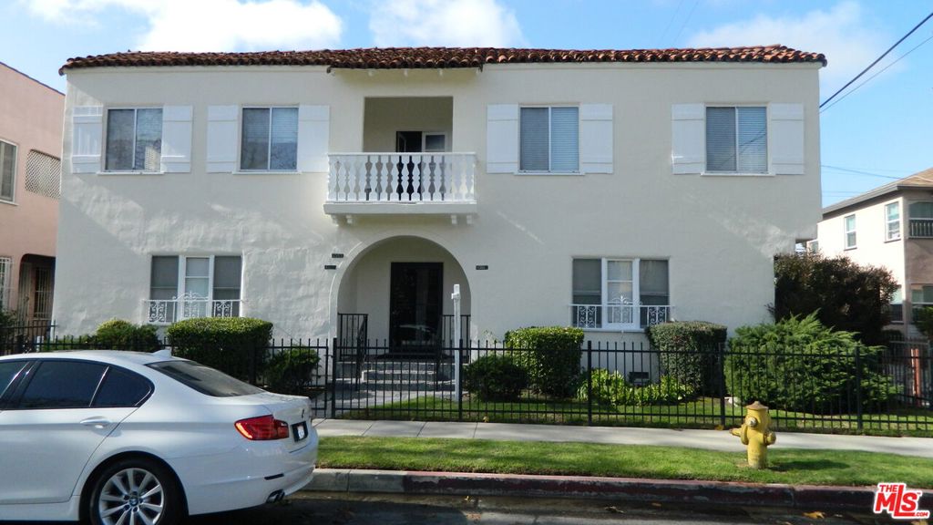 4301 8th Avenue 1/2, Los Angeles, CA 90008