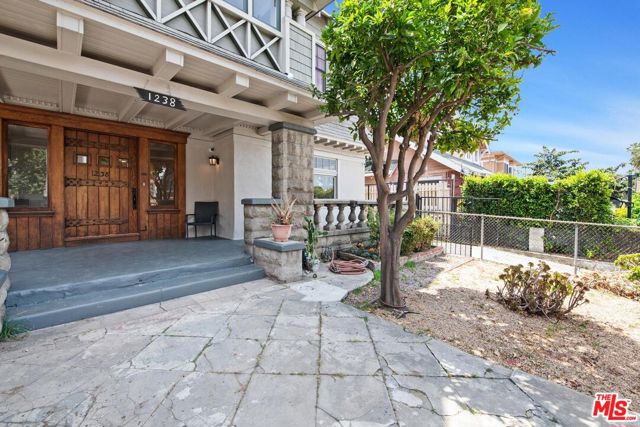 1238 S Bonnie Brae Street, Los Angeles CA: https://media.crmls.org/mediaz/8cb843c9-8de8-4a43-a5bc-983dd727e585.jpg