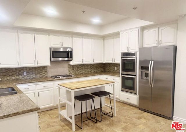 14271 Dickens Street, Sherman Oaks CA: https://media.crmls.org/mediaz/8cb86b10-6380-46c5-bc4e-26cc88135884.jpg
