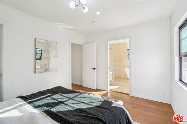 2353 Lucerne Avenue, Los Angeles CA: https://media.crmls.org/mediaz/8cb9a671-b124-45d2-98b0-953ccfd2cf21.jpg