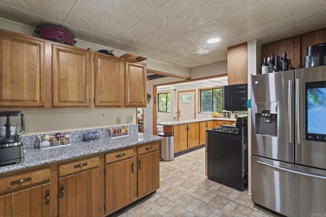 Detail Gallery Image 11 of 38 For 1148 Saturn Way, Crestline,  CA 92325 - 3 Beds | 2 Baths