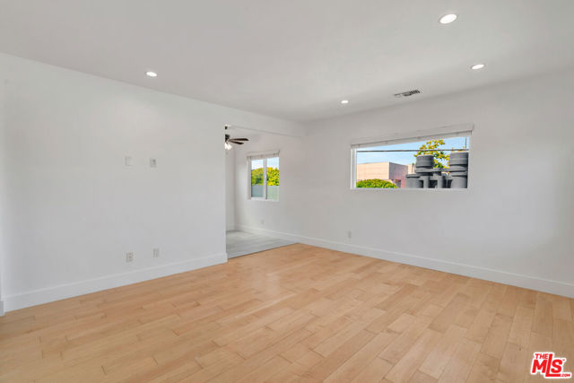 119 Paloma Avenue, Venice CA: https://media.crmls.org/mediaz/8cb9ccbc-ff3e-4c17-ac76-1ad6343d1127.jpg