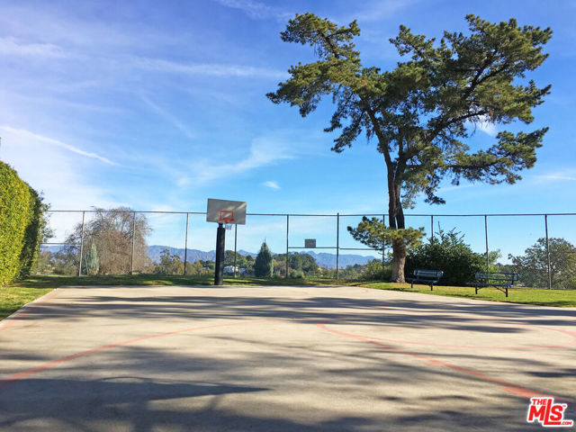 2870 Angelo Drive, Los Angeles CA: https://media.crmls.org/mediaz/8cbab8f1-43c1-4e02-81b8-a5616962e80d.jpg