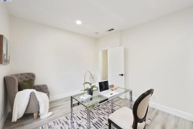 5089 Winterbrook Ave, Dublin CA: https://media.crmls.org/mediaz/8cbadc17-23ff-4cef-bd2c-01425a9bf558.jpg