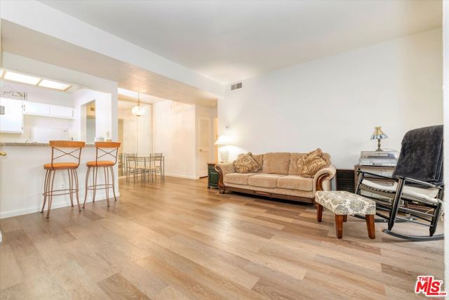 24125 Del Monte Drive, Valencia CA: https://media.crmls.org/mediaz/8cbaf2bc-0b79-4dbb-922e-875856ccc324.jpg