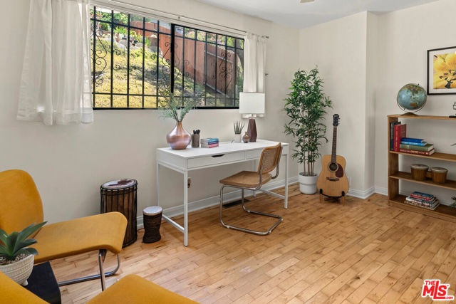 2174 Alcyona Drive, Los Angeles CA: https://media.crmls.org/mediaz/8cbb2307-8c18-46d2-b61b-1e858f17834a.jpg