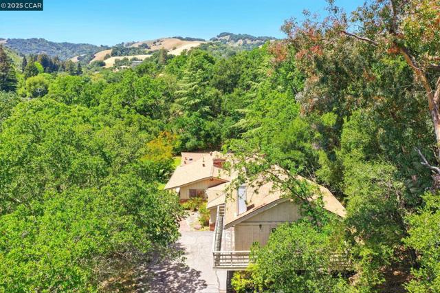 3363 Mcgraw Ln, Lafayette CA: https://media.crmls.org/mediaz/8cbbfd48-321e-4385-9256-0d0833ab6290.jpg