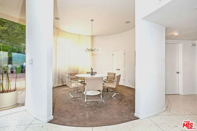 9263 Swallow Drive, Los Angeles CA: https://media.crmls.org/mediaz/8cbc38ce-1a1d-4ef6-97c6-dc7280350272.jpg