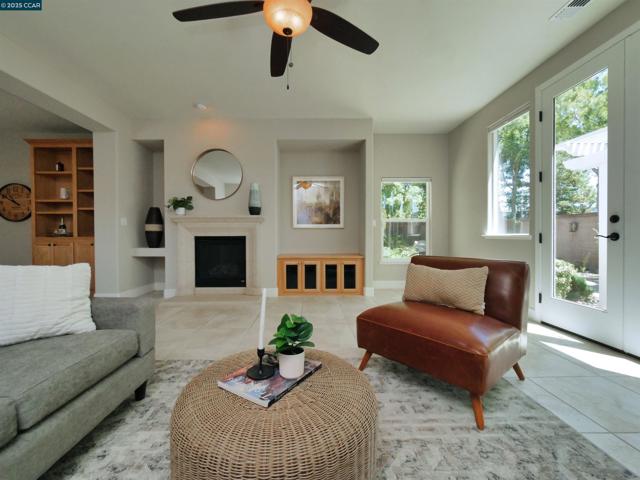 335 Suez Canal Lane, Sacramento CA: https://media.crmls.org/mediaz/8cbc6567-0cac-4b24-b66f-8be168236ede.jpg