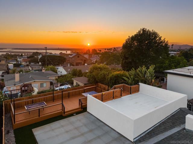 2736 Burgener Blvd, San Diego CA: https://media.crmls.org/mediaz/8cbcb8e7-ca1b-4c72-9e03-682bc506cd70.jpg