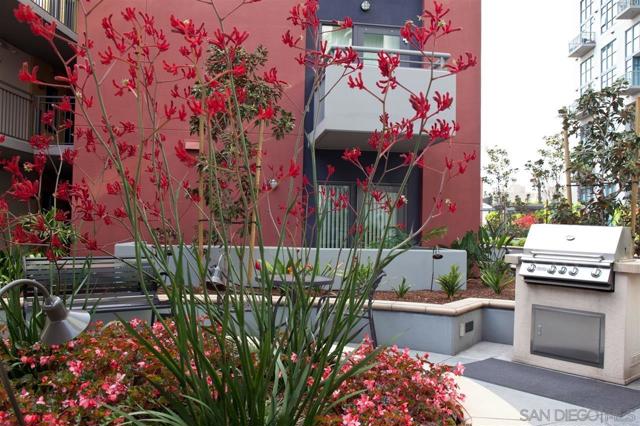 1240 India St, San Diego CA: https://media.crmls.org/mediaz/8cbccba5-ce0f-4b96-b7be-35f4f5ee1905.jpg