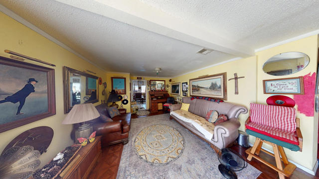 7585 Joshua Lane, Yucca Valley CA: https://media.crmls.org/mediaz/8cbce6a0-48b6-4b9e-9fbd-44bfe0298392.jpg