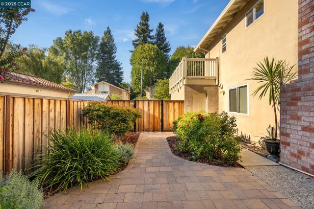 530 Mikado Place, Danville CA: https://media.crmls.org/mediaz/8cbce98f-94da-43fc-a8c1-277ba0c71b63.jpg