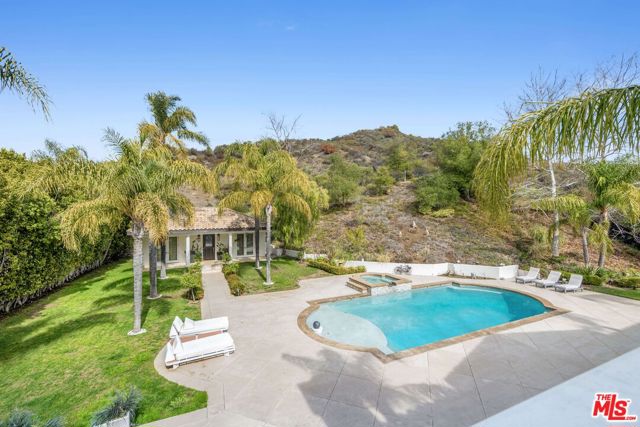 25043 Abercrombie Lane, Calabasas CA: https://media.crmls.org/mediaz/8cbd223c-15e1-4a02-a635-ea2139f239fe.jpg