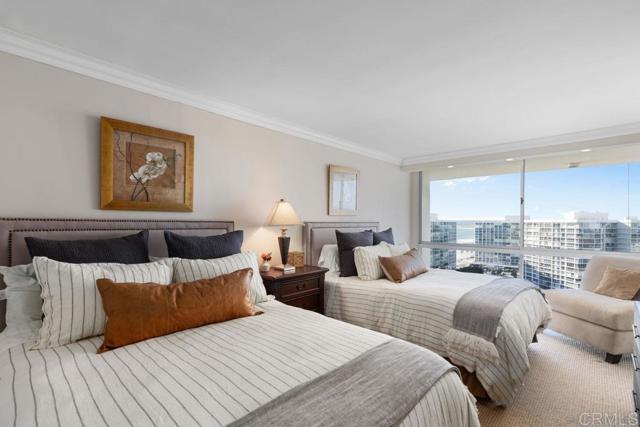 1810 Avenida del Mundo, Coronado CA: https://media.crmls.org/mediaz/8cbd7f55-72bc-4508-a71f-4ea5b78a4637.jpg