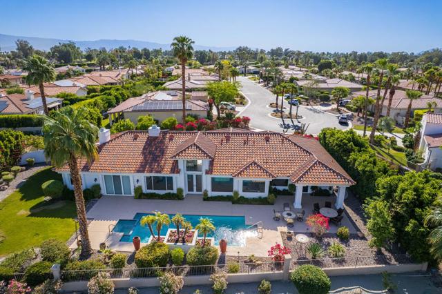 35010 Vista Del Ladero, Rancho Mirage CA: https://media.crmls.org/mediaz/8cbdd351-04c4-4bbd-a87e-37f6c935da8a.jpg