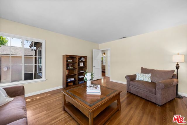 6611 Gerald Avenue, Lake Balboa CA: https://media.crmls.org/mediaz/8cbe22a0-2e98-4ce7-8572-ac0fe720db31.jpg