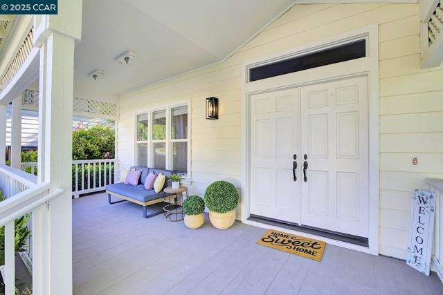 115 Shadewell Dr, Danville CA: https://media.crmls.org/mediaz/8cbea6f2-0120-48dc-8587-b55fb3553392.jpg