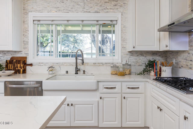 Detail Gallery Image 16 of 39 For 1247 Flanders Rd, La Canada Flintridge,  CA 91011 - 4 Beds | 3 Baths