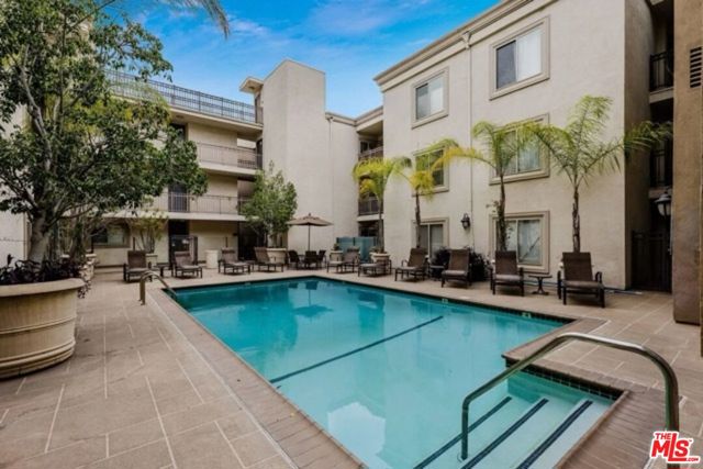 141 Clark Drive, West Hollywood, California 90048, 1 Bedroom Bedrooms, ,1 BathroomBathrooms,Condominium,For Sale,Clark,24427763