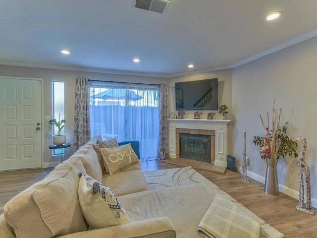719 Gettysburg Way, Gilroy CA: https://media.crmls.org/mediaz/8cbf4285-bfc2-45e0-a550-9041ad95159b.jpg