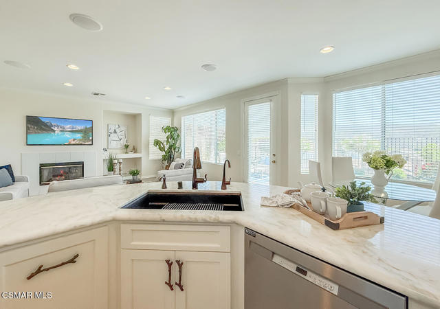 3030 Hollycrest Avenue, Thousand Oaks CA: https://media.crmls.org/mediaz/8cbfe15b-1949-4d30-8f6c-fc4e0689f3c3.jpg