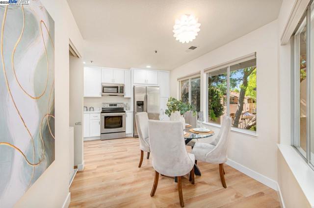 4667 Laurie Cmn, Livermore CA: https://media.crmls.org/mediaz/8cc00425-ad47-4770-ba70-575e7003e2ad.jpg