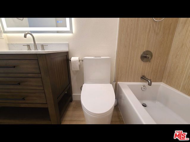 1818 Glendon Avenue, Los Angeles CA: https://media.crmls.org/mediaz/8cc10d50-cb52-4321-b2da-778cda89aaf2.jpg