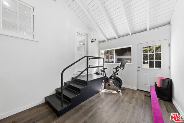 3443 Mandeville Canyon Road, Los Angeles CA: https://media.crmls.org/mediaz/8cc13843-7f3e-4880-9a4f-4e596785d23d.jpg