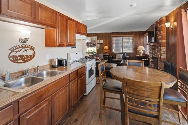 Detail Gallery Image 11 of 39 For 665 Metcalf Ln, Big Bear Lake,  CA 92315 - 2 Beds | 1 Baths