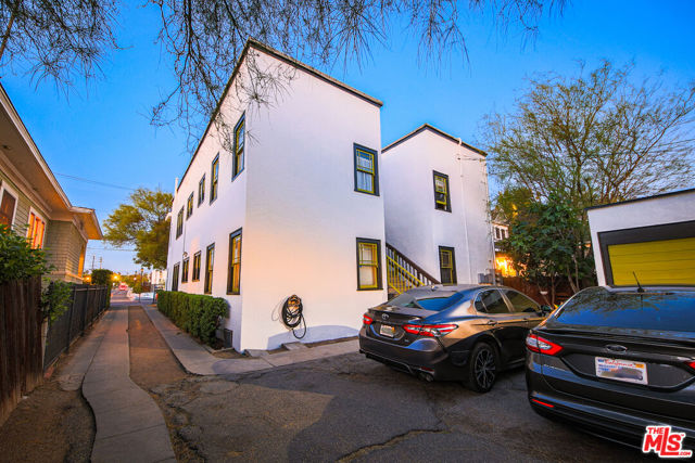 132 N Avenue 57, Los Angeles CA: https://media.crmls.org/mediaz/8cc193ba-9095-479e-a484-3807be8c4b9a.jpg