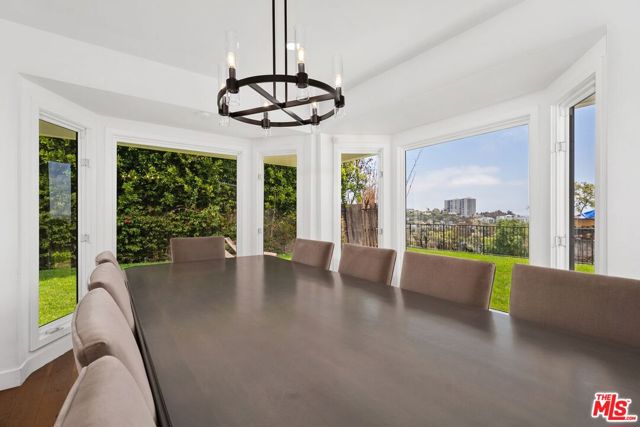 400 Chautauqua Boulevard, Pacific Palisades CA: https://media.crmls.org/mediaz/8cc297c1-aa51-4c7f-8a68-459311d1d9ad.jpg