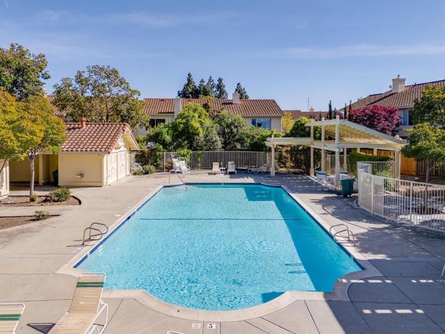 356 Meadowhaven Way, Milpitas CA: https://media.crmls.org/mediaz/8cc31576-84c0-4c96-a5f4-a6970afe0081.jpg
