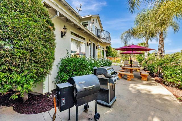 290 Bonnie Lane, Hollister CA: https://media.crmls.org/mediaz/8cc31b3c-f55c-45f6-b19a-a9ee4d896095.jpg