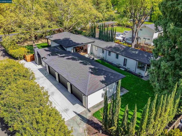 2559 Romley Ln, Alamo CA: https://media.crmls.org/mediaz/8cc340c3-b7ed-485f-8ea5-77dc0e63e611.jpg