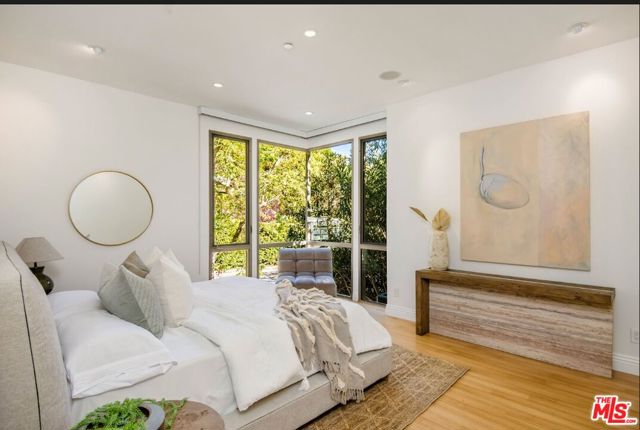 3685 Mandeville Canyon Road, Los Angeles CA: https://media.crmls.org/mediaz/8cc36306-ed27-4367-800e-03022fb1a361.jpg